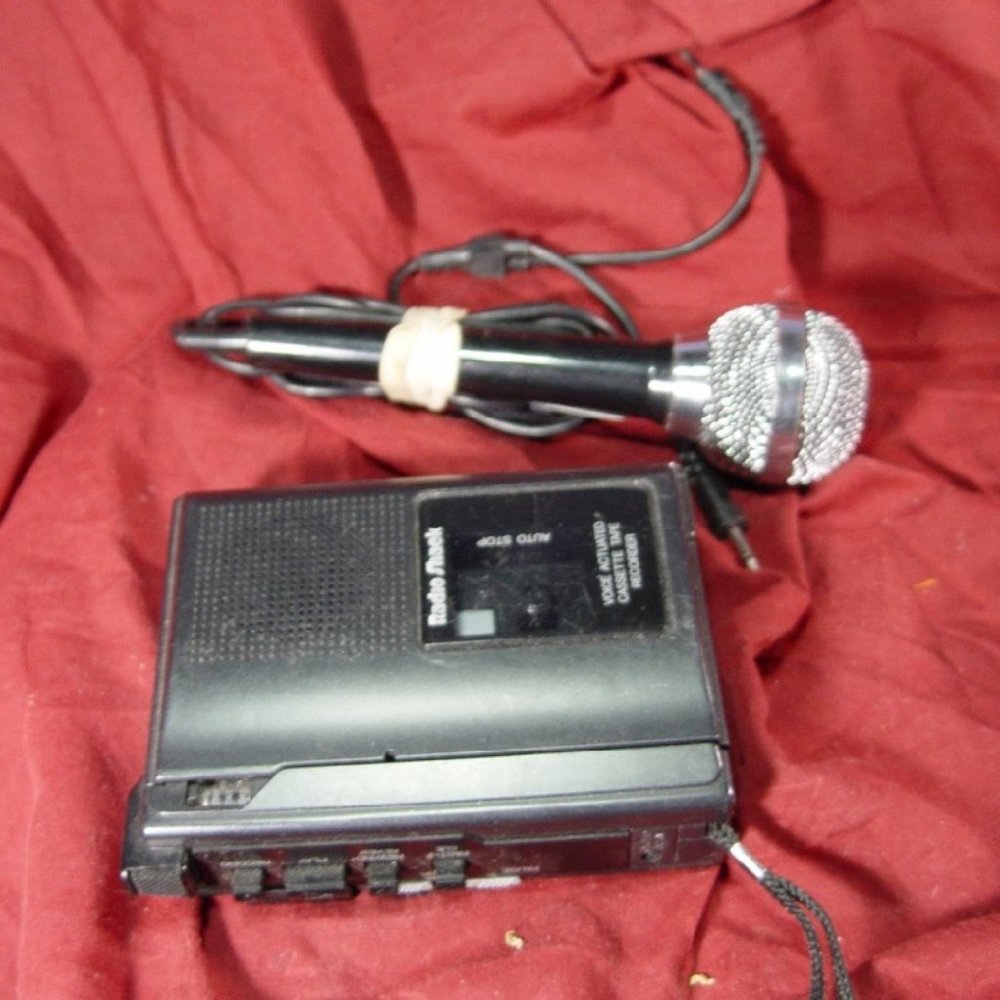 RadioShack Minisette 20 14-1055B Voice Actuated Cassette Tape Recorder W/Mic